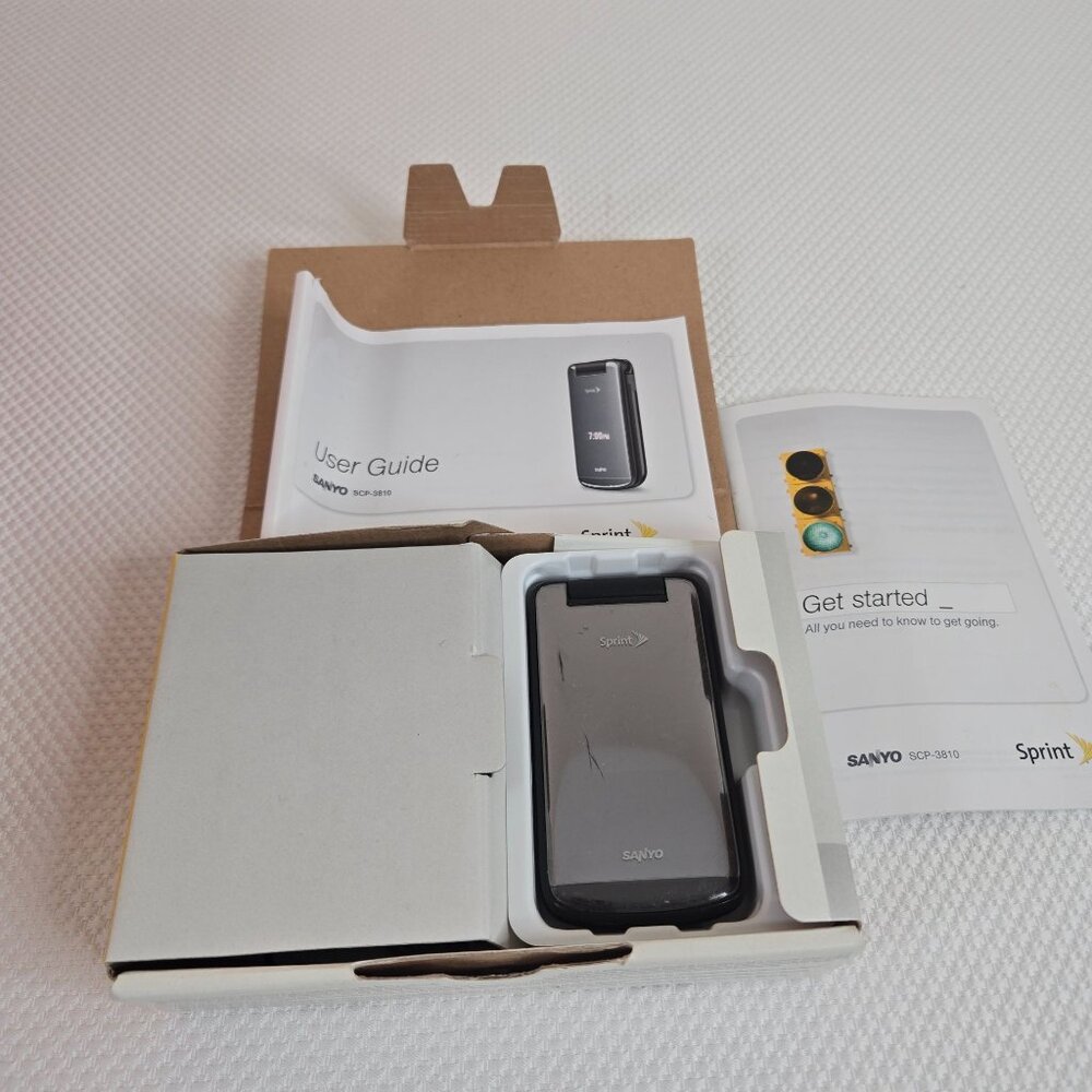 Vintage Sanyo SCP-3810 Sprint Flip Phone Charger Manuals Pre-Owned